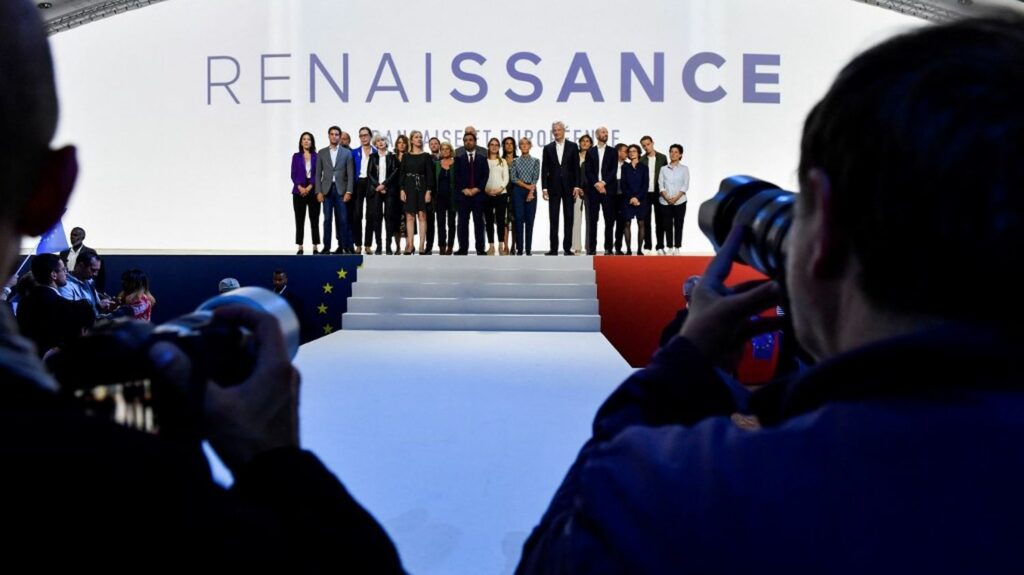 Réformes : la majorité présidentielle en quête d'un nouvel élan
          L’examen du projet de loi immigration commence lundi à l’Assemblée. La bataille s'annonce âpre. Que faire après ? La majorité s'interroge sur la suite.