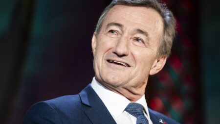 CAC 40 : les grands patrons ont gagné moins en 2022, mais l'écart se creuse avec leurs salariés
          En 2022, les salaires des dirigeants du CAC 40 ont baissé de 15% par rapport à 2021. Pourtant, en regardant de plus près le rapport publié mardi par le cabinet Proxinvest, ils gagnent toujours bien plus que leurs employés.