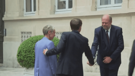 Procès d'Éric Dupond-Moretti : le ministre relaxé par la Cour de justice de la République
          Mercredi 29 novembre, la Cour de justice de la République a prononcé la relaxe du ministre de la Justice, Éric Dupond-Moretti. Dans l’après-midi, il a été reçu à l’Élysée par Emmanuel Macron. Élisabeth Borne s’est réjouie de cette décision.