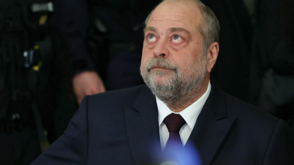 Le ministre de la Justice, Eric Dupond-Moretti, reconnu non coupable et relaxé par la Cour de Justice de la République
          Les juges de la CJR, en majorité des parlementaires, n'ont pas suivi les réquisitions de l'accusation, qui avait réclamé un an de prison avec sursis.