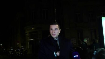 Saint-Denis : Référendum sur l’immigration rejeté aux rencontres d’Emmanuel Macron Rencontres de Saint-Denis : le référendum sur l’immigration n’est pas retenu
La deuxième édition des rencontres de Saint-Denis organisées par Emmanuel Macron, se tenait vendredi 17 novembre. La proposition de référendum sur l’immigration n’a pas été acceptée par les chefs de partis.