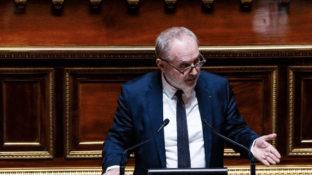 Sénateur Joël Guerriau suspendu de Horizons suite à sa mise en examen pour administration de stupéfiants Affaire Joël Guerriau : le sénateur suspendu du parti politique Horizons
Le sénateur Joël Guerriau a été mis en examen, vendredi 17 novembre, pour "administration de substances classées comme stupéfiants afin de commettre un viol ou une agression sexuelle". Ce samedi, il a été suspendu par son parti politique Horizons. Récit.