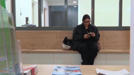 « Taxe lapin » votée pour contrôler les rendez-vous médicaux non honorés – 28M de créneaux gâchés annuellement Santé : une "taxe lapin" votée au Sénat pour réguler les rendez-vous non honorés chez le médecin
Chaque année, 28 millions de créneaux sont gâchés par les rendez-vous non honorés par les patients. Les raisons de ce fléau sont multiples : multiplication de prises de rendez-vous, annulations de dernière minute, simples oublis...