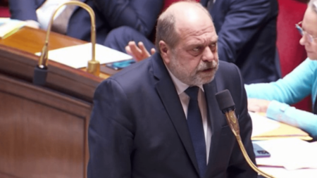 Procès d'Éric Dupond-Moretti : le verdict attendu mercredi 29 novembre
          Le jugement d'Éric Dupond-Moretti dans le cadre de son procès devant la Cour de justice de la République sera connu mercredi 29 novembre. Un verdict attendu sur lequel l'éditorialiste politique de France Télévisions Nathalie Saint-Cricq revient, sur le plateau du 8 Heures.