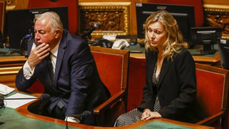 Yaël Braun-Pivet et Gérard Larcher appellent à marche nationale contre l’antisémitisme à Paris ÉDITO. L'union nationale contre l'antisémitisme est-elle possible ?
La présidente de l’Assemblée nationale Yaël Braun-Pivet et son homologue du Sénat Gérard Larcher lancent un appel commun pour une grande marche contre l’antisémitisme dimanche 12 novembre après-midi à Paris.