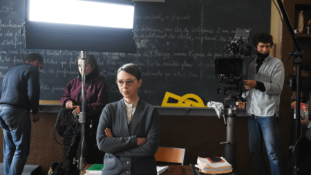 Reportage



  

  
  

      

  

  
    Pour moins polluer, des éco-managers sur les plateaux de cinéma et de télévision
          Pour bénéficier des aides du CNC, à partir du 1er janvier, les producteurs de séries, de films et d’émissions audiovisuelles devront fournir un bilan carbone de leurs œuvres. Très polluant, ce secteur fait des efforts pour se verdir et il peut désormais s’appuyer sur des éco-managers.