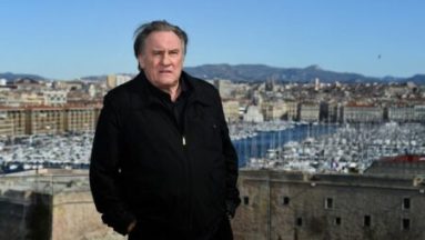 Une commune belge retire à Gérard Depardieu son titre de citoyen d'honneur
          Les propos de l'acteur français révélés par l'émission "Complément d'enquête" de France 2 "vont à l'encontre des valeurs prônées par la commune d'Estaimpuis", ont justifié les autorités locales.