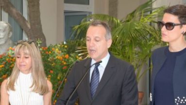 Le maire de Monaco Georges Marsan et quatre autres personnes inculpés pour des soupçons de corruption
          Les cinq personnes ont été placées sous contrôle judiciaire. La Principauté de Monaco est déjà le théâtre d'affaires de corruption dont le traitement a été pointé du doigt par le Conseil de l'Europe.