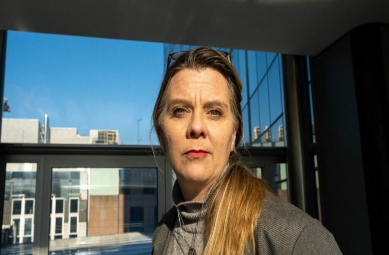L'eurodéputée Anne-Sophie Pelletier, de La France insoumise, exclue de son groupe pour harcèlement
          Dans un communiqué, la délégation LFI indique que "13 assistants parlementaires" ont fait état de "conditions de travail dégradées et d'un comportement harcelant" depuis 2019.