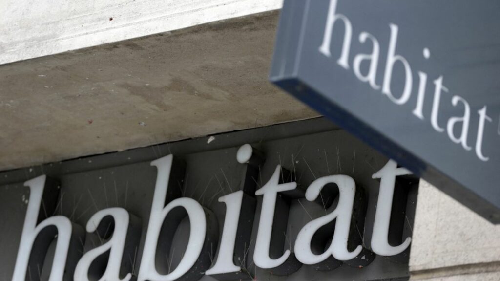 L'enseigne d'ameublement Habitat placée en redressement judiciaire, annonce sa direction
          La chaîne de 25 magasins, qui emploie 450 salariés, prépare un plan de redressement.
