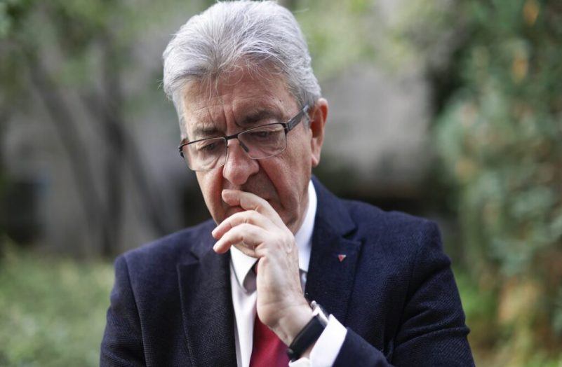 "Ferme ta gueule" de Gérard Larcher : Jean-Luc Mélenchon dit ne pas en vouloir à son "vieux pote véto"
          Le président du Sénat s'en était vertement pris au leader insoumis, qui avait traité la journaliste Ruth Elkrief de "manipulatrice", terminant son propos par un "ferme ta gueule".