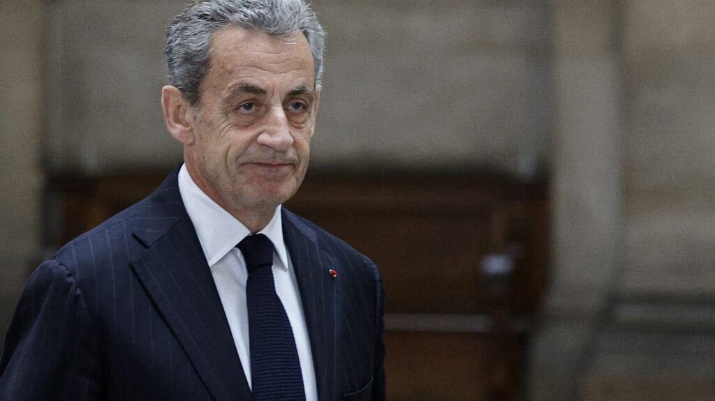 Procès Bygmalion : Nicolas Sarkozy n'avait "pas connaissance" des dérapages budgétaires, selon son avocat qui plaide la relaxe
          Le ministère public a requis un an d'emprisonnement avec sursis contre Nicolas Sarkozy, condamné en première instance à un an d'emprisonnement ferme.