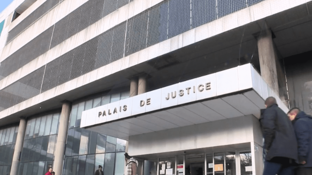Procès de Monique Olivier : la famille d’Estelle Mouzin présente à la barre
          Mercredi 6 décembre, la famille d’Estelle Mouzin était présente à la barre, lors du procès de Monique Olivier. Ils ont témoigné à propos du combat qui les anime depuis 20 ans.