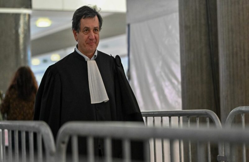 Procès de Monique Olivier : "Elle n'a pas tout dit, et nous ne le saurons peut-être jamais", regrette l'avocat du père d'Estelle Mouzin
          Questionnée jeudi sur l'enlèvement et le meurtre d'Estelle Mouzin, Monique Olivier n'a pas fait de révélations devant la cour d'assises des Hauts-de-Seine, à Nanterre. Le corps de la petite fille reste introuvable depuis sa disparition, alors qu'elle n'avait que 9 ans, en 2003.