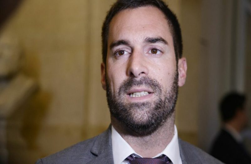 Vote de rejet du projet de loi immigration : "C'est une extraordinaire défaite pour le gouvernement", se réjouit Julien Odoul, porte-parole du RN
          L'Assemblée nationale a adopté par 270 voix contre 265 la motion de rejet préalable au projet de loi immigration, avec les voix de députés de la gauche, des LR et du RN.