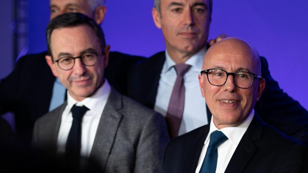 Immigration : Les Républicains écrivent à Emmanuel Macron pour réclamer "une ambitieuse révision constitutionnelle"
          Le parti Les Républicains, cette réforme constitutionnelle est le seul moyen pour la France de reprendre réellement le pouvoir sur les flux migratoires.