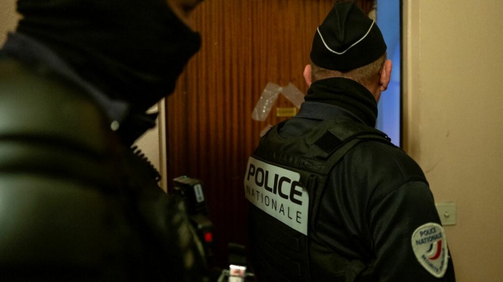 Homme tué par une balle perdue à Dijon : six personnes présentées devant un juge
          Les mis en cause, parmi lesquels figure un mineur, continuent de "globalement contester" leur participation aux faits selon le parquet.