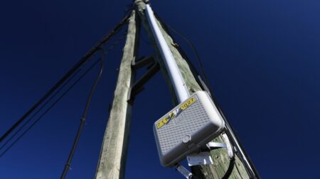 Aides élargies pour 7M de foyers non-éligibles à la fibre: ce qu’il faut savoir Très haut débit : ce qu'il faut savoir de l'élargissement des aides pour les foyers non éligibles à la fibre
Le ministre délégué chargé du Numérique, Jean-Noël Barrot, a annoncé l'élargissement de l'aide destinée aux foyers non raccordés à la fibre. Elle devrait concerner 7 millions de foyers.