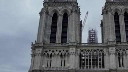 Notre-Dame de Paris : la cathédrale retrouve sa splendeur
          La reconstruction de la cathédrale Notre-Dame de Paris avance à vitesse grand V. Vendredi 8 décembre, Emmanuel Macron s'est rendu sur l'impressionnant chantier.