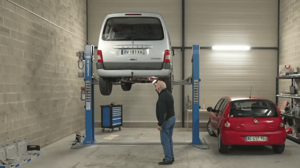 Automobile : quels sont les avantages de l'installation d'un kit GPL sur un véhicule diesel ?
          Il est possible d'installer un kit GPL sur son véhicule diesel afin d'émettre moins de CO2 en roulant. Le véhicule devient ainsi hybride (40% diesel et 60% gaz). Quels sont les avantages de ce système ?