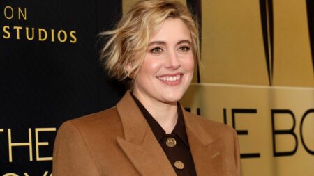 Festival de Cannes : Greta Gerwig, réalisatrice de "Barbie", nommée présidente du jury de la 77e édition
          Greta Gerwig, qui est aussi scénariste et actrice, a signé le plus gros succès de l'année 2023 au cinéma avec son adaptation des aventures de la poupée Mattel. Elle succède au réalisateur suédois Ruben Östlund.