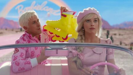 Golden Globes : le film "Barbie" part en tête avec neuf nominations, talonné par "Oppenheimer"
          Le film de l'Américaine Greta Gerwig est nommé notamment dans la catégorie "meilleure comédie". Il est suivi de près par le long-métrage "Oppenheimer" de Christopher Nolan, avec 8 nominations. La cérémonie des Golden Globes aura lieu le 7 janvier 2024.