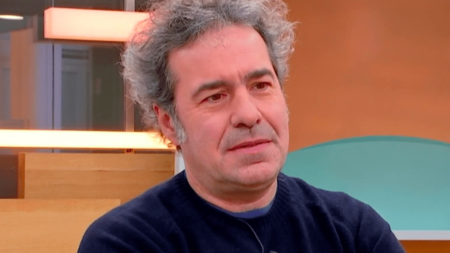 Immigration : dans le film "Ma France à moi", Benoît Cohen raconte le lien "extraordinaire" entre sa mère et un réfugié afghan
          Benoît Cohen est l’invité du 12/13 info du lundi 18 décembre, alors que son nouveau film, "Ma France à moi", sortira sur les écrans mercredi. Rencontre.