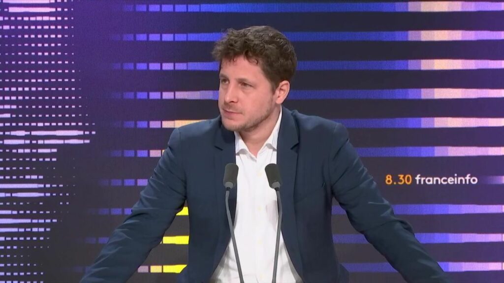 COP28 à Dubaï : "La France a sacrément tendance à éviter de parler des sujets qui fâchent : le gaz et le pétrole", déplore le député écologiste Julien Bayou
          Alors que la COP28 s'ouvre jeudi à Dubaï, le député écologiste Julien Bayou estime que "la France n'est pas à la hauteur" sur la question environnementale.