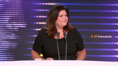 Célébration de Hanoukka à l'Élysée : "C'est compliqué de vivre dans un pays laïc quand le président n'est pas laïc", réagit la députée LFI Raquel Garrido
          Le président de la République est au cœur d'une polémique après avoir assisté à l'allumage d'une bougie pour la fête juive de Hanoukka à l'Élysée jeudi soir.
