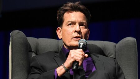 L'acteur Charlie Sheen agressé à son domicile de Malibu, en Californie
          L'acteur américain, fils de Martin Sheen et vedette de la série "Mon oncle Charlie", a été attaqué par une femme qui a été arrêtée par la suite, a annoncé vendredi la police du comté de Los Angeles.