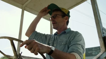 Cinéma : "5 hectares", un voyage mouvementé en terre paysanne pour Lambert Wilson
          Le film "5 Hectares", réalisé par Émilie Deleuze, raconte l’histoire d'un brillant chercheur parisien qui décide de tout plaquer pour devenir agriculteur. La comédie est portée par Lambert Wilson et Marina Hands, avec comme toile de fond le Limousin.