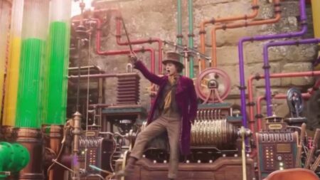 Cinéma : "Wonka", un film qui raconte l'art du chocolat
          "Wonka" est un film consacré à la jeunesse du célèbre personnage de "Charlie et la chocolaterie", né dans un roman de Roald Dahl il y a 60 ans. Le long métrage est sorti en salles le 13 décembre.