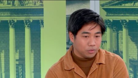 « Décision négative » selon le directeur d’études de Verian, Stewart Chau, sur le rejet du projet loi immigration par les députés. Vote de rejet du projet de loi immigration : la décision "aura un impact négatif", estime le directeur d'études chez Verian
Lundi 11 décembre, les députés ont décidé de rejeter le projet de loi sur l'immigration, avant même d'en débattre. Stewart Chau, directeur d'études chez Verian, est l'invité du 19/20 info pour revenir sur l'adoption de cette motion de rejet préalable.