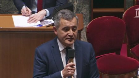 Vote de rejet du projet de loi immigration : un désaveu pour le gouvernement
          Il s’agit d’un camouflet pour le gouvernement. Lundi 11 décembre, les députés ont voté la motion de rejet du projet de loi sur l'immigration. Ce vote met fin à tout examen du texte à l'Assemblée nationale.