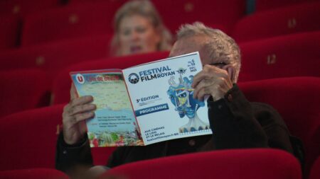 À Royan, le festival du film de société pose son regard au plus près de l'humain
          Une vingtaine de films seront projetés en avant-première jusqu'à dimanche 10 décembre. La programmation de cette troisième édition met une nouvelle fois en lumière un cinéma qui porte un regard aiguisé sur les phénomènes de société.