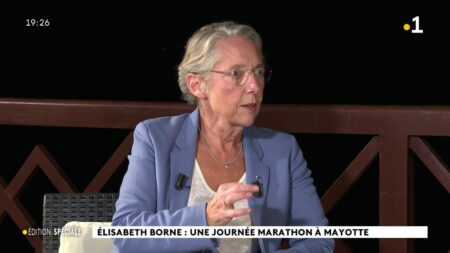 Accès à l'eau, immigration, sécurité à Mayotte : retrouvez l'interview d'Elisabeth Borne, en visite sur l'archipel
          La Première ministre était interrogée sur la crise multiple que traverse ce territoire depuis plusieurs mois.