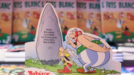 La série animée Astérix "Le Combat des chefs", réalisée par Alain Chabat, sortira sur Netflix en 2025
          Après "Astérix et Obélix : mission Cléopâtre" avec acteurs, Alain Chabat sortira l'adaptation animée d'un autre album des irréductibles Gaulois, "Le Combat des chefs", sur Netflix en 2025.