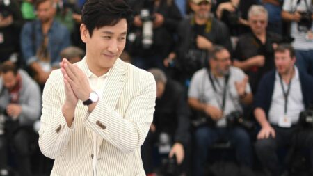 L'acteur sud-coréen Lee Sun-kyun, star du film "Parasite", est mort à l'âge de 48 ans
          Selon une agence de presse sud-coréenne, il a été retrouvé à l'intérieur d'un véhicule dans des conditions s'apparentant à un suicide.