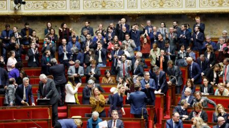 Loi immigration : pourquoi le huis clos réglementaire de la CMP est contesté par la Nupes
          Le règlement de l'Assemblée nationale prévoit que les débats de cet organe parlementaire se tiennent hors de la présence du public. La Nupes demande une évolution de cette règle.