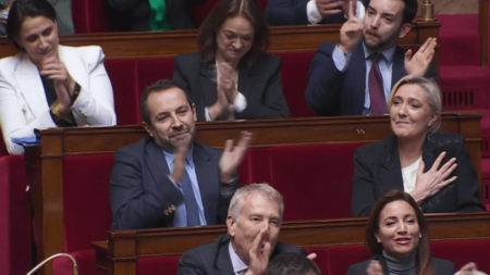 Loi immigration : le Rassemblement national sort-il vainqueur de la séquence ?
          Après l'adoption du projet de loi immigration au Parlement, mardi 19 décembre, Marine Le Pen a parlé d'une "victoire idéologique du Rassemblement national". Certaines mesures du texte sont vécues comme des ruptures et des reniements par la gauche.