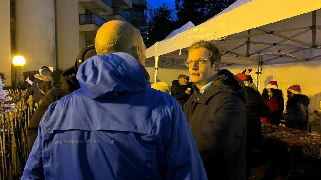 Reportage



  

  
  

      

  

  
    "J'imagine que ça n'a pas dû être facile pour eux" : après l'adoption de la loi immigration, le service après-vente d'un député de la majorité sur le terrain
          Quelques jours après le vote de la loi immigration à l'Assemblée Nationale, certains députés vont à la rencontre des habitants de leur circonscription.