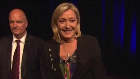 Affaire des assistants du FN au Parlement européen : Marine Le Pen jugée pour détournement de fonds publics
          Marine Le Pen, son père et 25 autres personnes seront jugés pour détournement de fonds publics à l'automne 2024. Le RN est également poursuivi en tant que personne morale.
