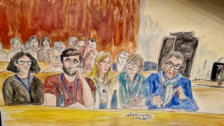 Monique Olivier condamnée à la perpétuité : "la justice a été rendue", mais le procès laisse des "frustrations" chez les proches de victimes de Michel Fourniret
          L'ex-femme de Michel Fourniret a été jugée pendant trois semaines et reconnue coupable de complicité dans les enlèvements suivis de meurtre de Marie-Angèle Domèce, Joanna Parrish et Estelle Mouzin.