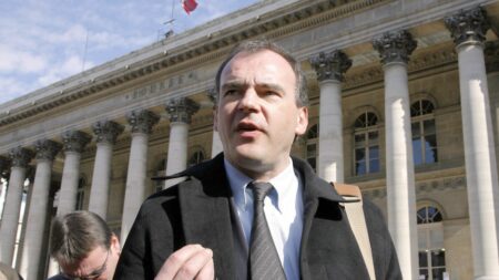 Nicolas Miguet, éditeur et politicien, condamné à 18 mois fermes pour manipulation de cours et inéligible 5 ans L'éditeur de presse et homme politique Nicolas Miguet condamné à 18 mois de prison ferme pour "manipulation de cours"
Une peine de cinq ans d'inéligibilité a également été prononcée à l'encontre du fondateur du Rassemblement des contribuables français.