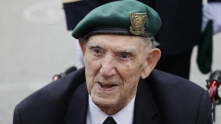 Débarquement en Normandie : la famille de Léon Gautier va porter plainte contre une biographie truffée d'erreurs
          Dans ce livre signé Grace Shaw, on peut découvrir des imprécisions notables et des faits inventés, comme une détention en Allemagne.
