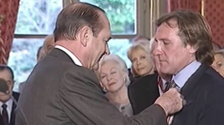 Gérard Depardieu : l’acteur va-t-il perdre sa Légion d’honneur ?
          Une procédure disciplinaire va être engagée pour retirer la Légion d’honneur de Gérard Depardieu, actuellement mis en examen pour viol et agression sexuelle.