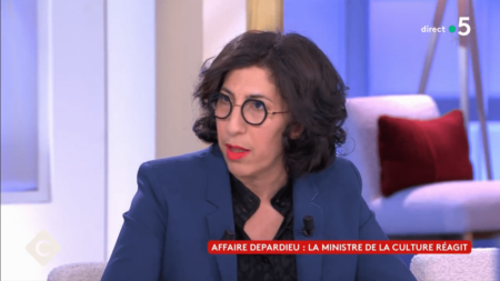 Vidéo



  

  
  

      

  

  
    Affaire Gérard Depardieu : une "procédure disciplinaire" va être engagée en vue d'un éventuel retrait de la Légion d'honneur de l'acteur, annonce la ministre de la Culture
          La procédure sera notifiée à l'acteur en début de semaine par la grande chancellerie, annonce vendredi soir le cabinet de Rima Abdul Malak à France Télévisions.