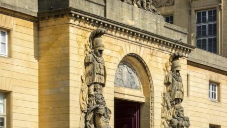 Moselle : un psychiatre condamné à huit ans de prison pour viols sur une ancienne patiente
          Le psychiatre Alain Pidolle a déjà été condamné à 13 ans de réclusion dans une autre affaire de viols et agressions sexuelles sur six patientes.