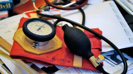 L'Aide médicale d'Etat est un dispositif "globalement maîtrisé", mais qui "mérite d'être adapté", selon un rapport
          Cette étude a été réalisée par l'ancien ministre PS Claude Evin et l'ex-préfet LR Patrick Stefanini.