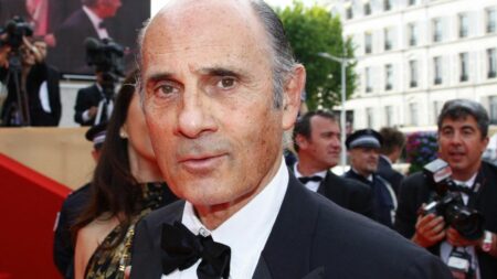 Les obsèques de Guy Marchand seront "un rassemblement joyeux et festif" conformément à "son souhait", affirme la famille de l'acteur
          La famille de l'acteur et chanteur "invite notamment les musiciens l'ayant côtoyé à participer à cette commémoration en venant jouer s'ils le désirent".